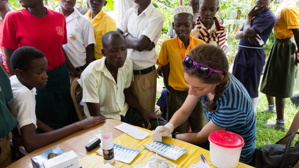 Μελέτη προειδοποιεί για εκτίναξη των ποσοστών μόλυνσης από HIV παγκοσμίως εάν εφαρμοστούν περικοπές στη χρηματοδότηση