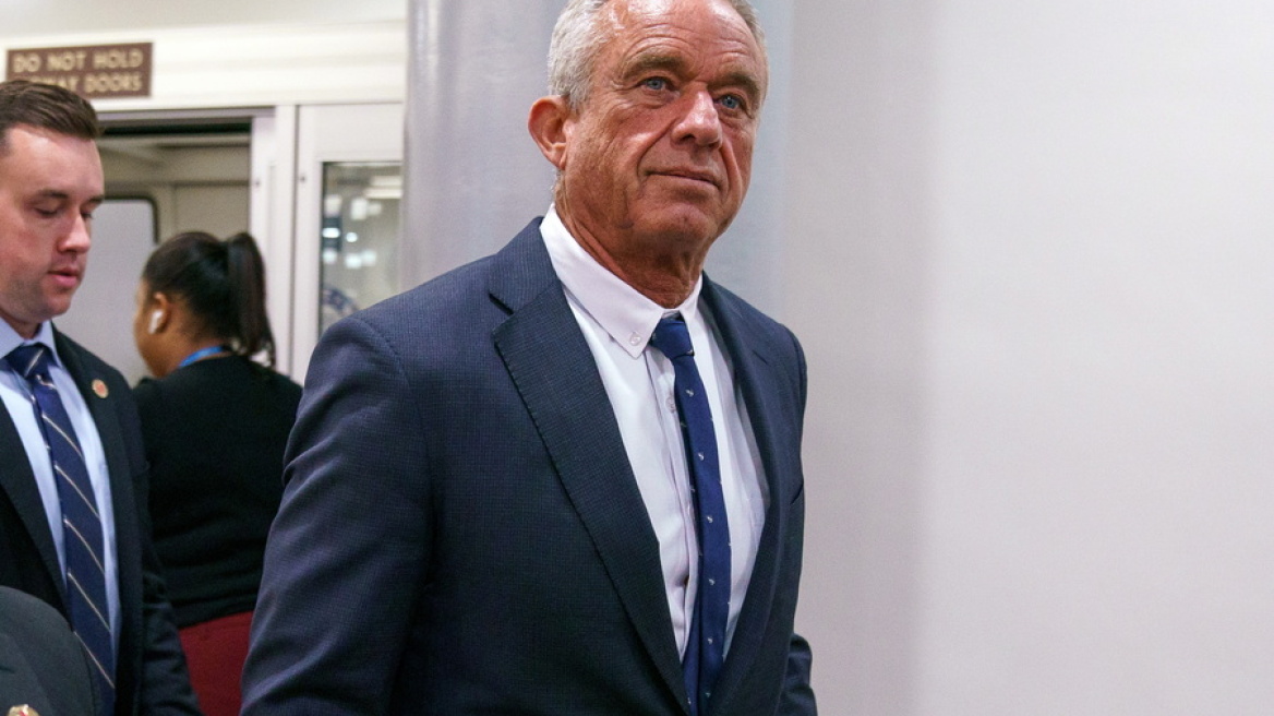 ΗΠΑ: Ο Ρόμπερτ Κένεντι Τζούνιορ θέλει να απαγορευτεί η αγορά αναψυκτικών με τα κουπόνια τροφίμων - «Βουτιά» για τις μετοχές Coca-Cola και Pepsico