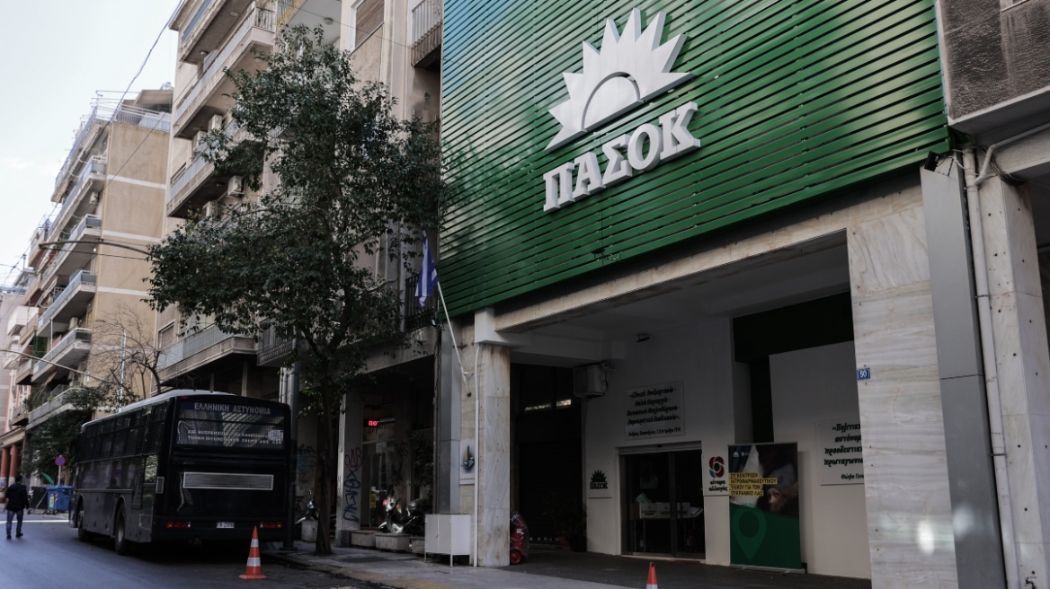 Εσωστρέφεια χωρίς τέλος στο ΠΑΣΟΚ - Η παραπομπή Μπατζελή, ο αποκλεισμός Καστανίδη και οι αποχωρήσεις