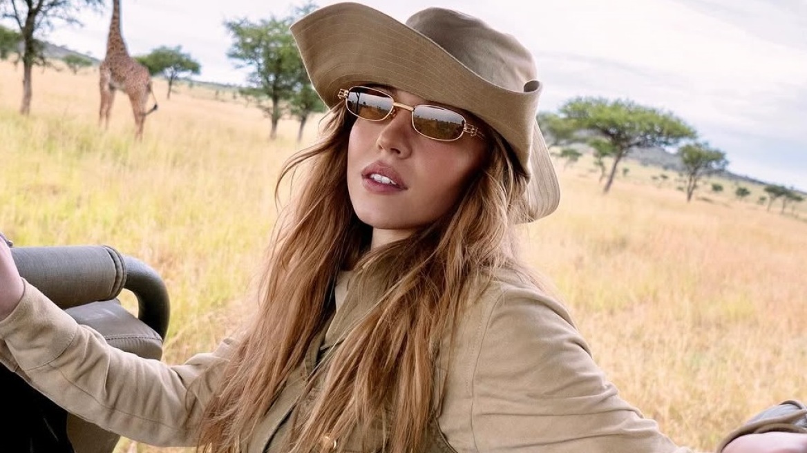 Σίντνεϊ Σουίνι: Η πρώτη ανάρτηση μετά την ακύρωση του γάμου της - Με μαγιό μέσα σε πισίνα