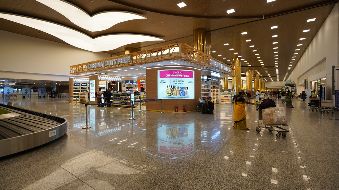 Καθαρίστρια σε αεροδρόμιο της Ινδίας βρήκε νεκρό νεογέννητο αγόρι σε κάδο σκουπιδιών