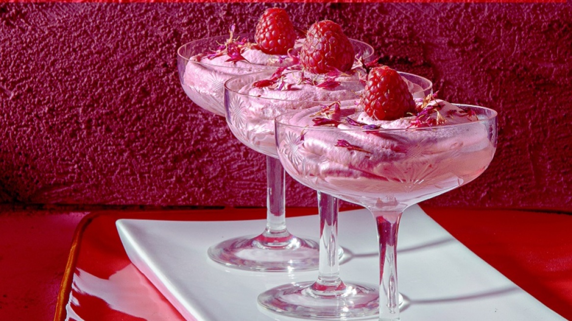 Μους με σμέουρα σε ποτήρι από τη Madame Gâteaux