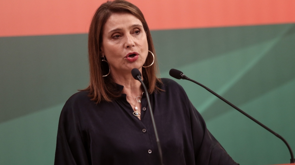 Κατερίνα Μπατζελή: Είμαι εντός γραμμής, δεν θα γίνω Ιφιγένεια