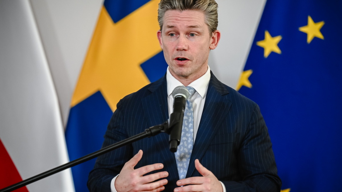 Η μεγαλύτερη στρατιωτική βοήθεια της Σουηδίας προς την Ουκρανία: Πακέτο 1,4 δισ. ευρώ για αεράμυνα, πυροβολικό