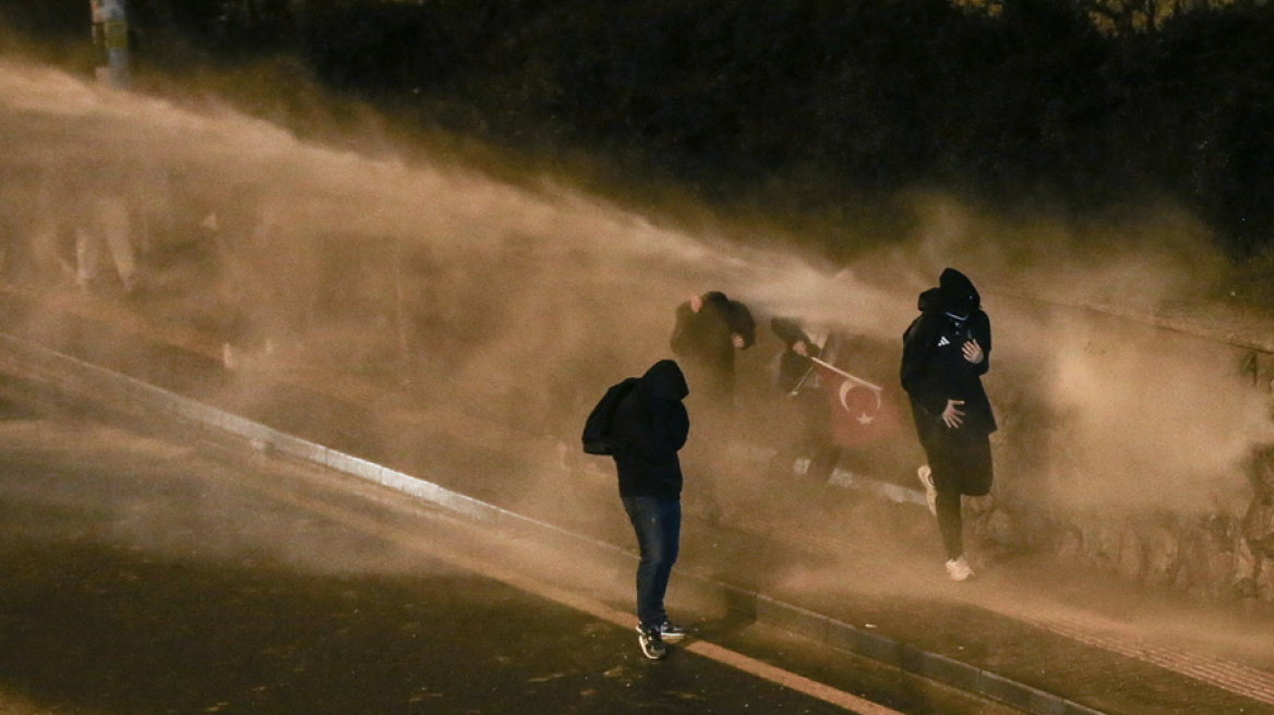 H τουρκική αντιπολίτευση καταγγέλλει κακομεταχείριση φοιτητών που συνελήφθησαν στη διάρκεια  διαμαρτυριών για τον Ιμάμογλου
