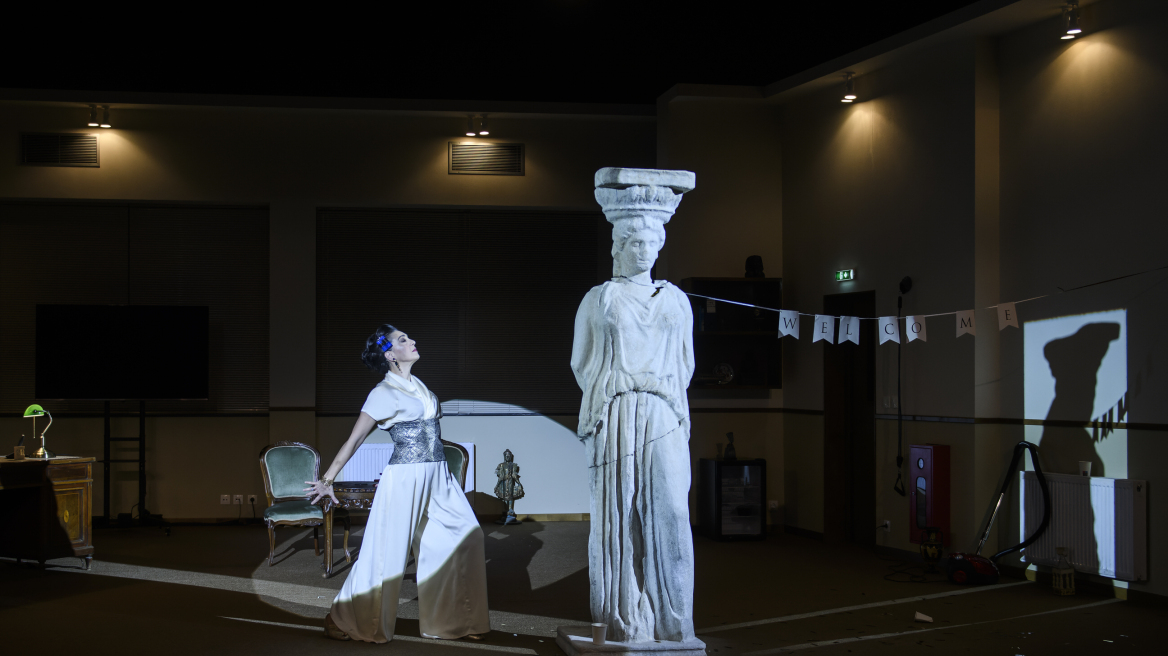 Εθνικό Θέατρο: «Η Καρυάτιδα!» του Καπουτζίδη και άλλες τρεις παραστάσεις του που ρίχνουν αυλαία