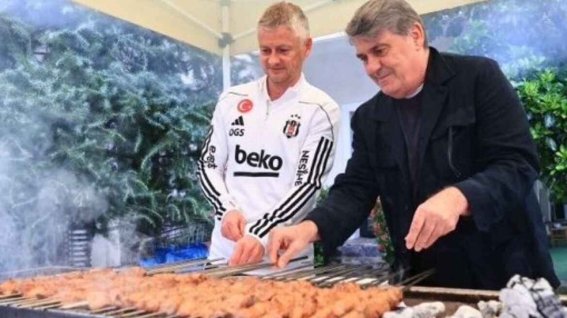 Όλε Γκούναρ Σόλσκιερ: Η θρυλική μορφή της Γιουνάιτεντ έψησε κεμπάπ με τον πρόεδρο της Μπεσίκτας - Φωτογραφία