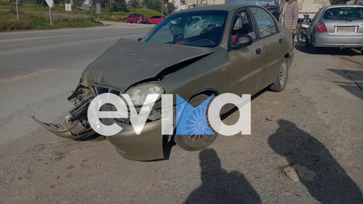 Τροχαίο ατύχημα στην Εύβοια: Αυτοκίνητο εξετράπη της πορείας του και έπεσε σε κολώνα – Δύο τραυματίες