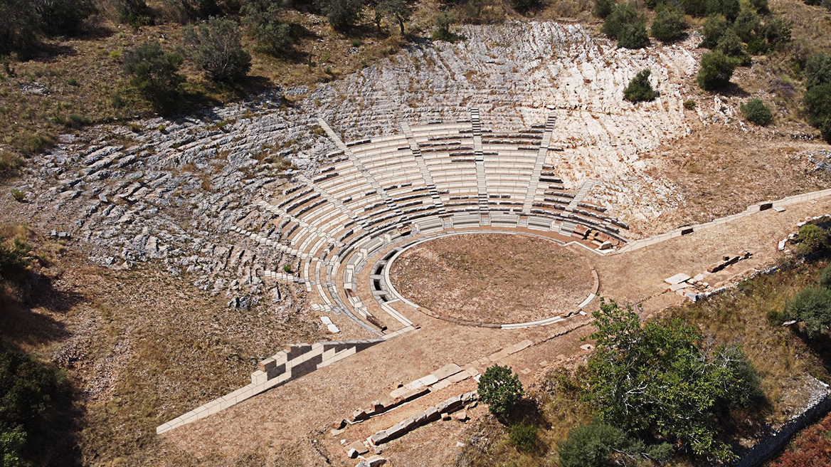 Ο εντοπισμός και η συστηματική ανασκαφή του αρχαίου θεάτρου της Λευκάδας - Δείτε φωτογραφίες 