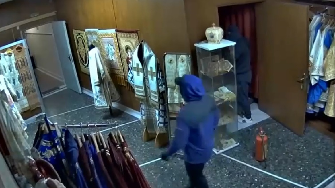 Θεσσαλονίκη: Η στιγμή της εισβολής διαρρηκτών σε βιοτεχνία με εκκλησιαστικά ενδύματα