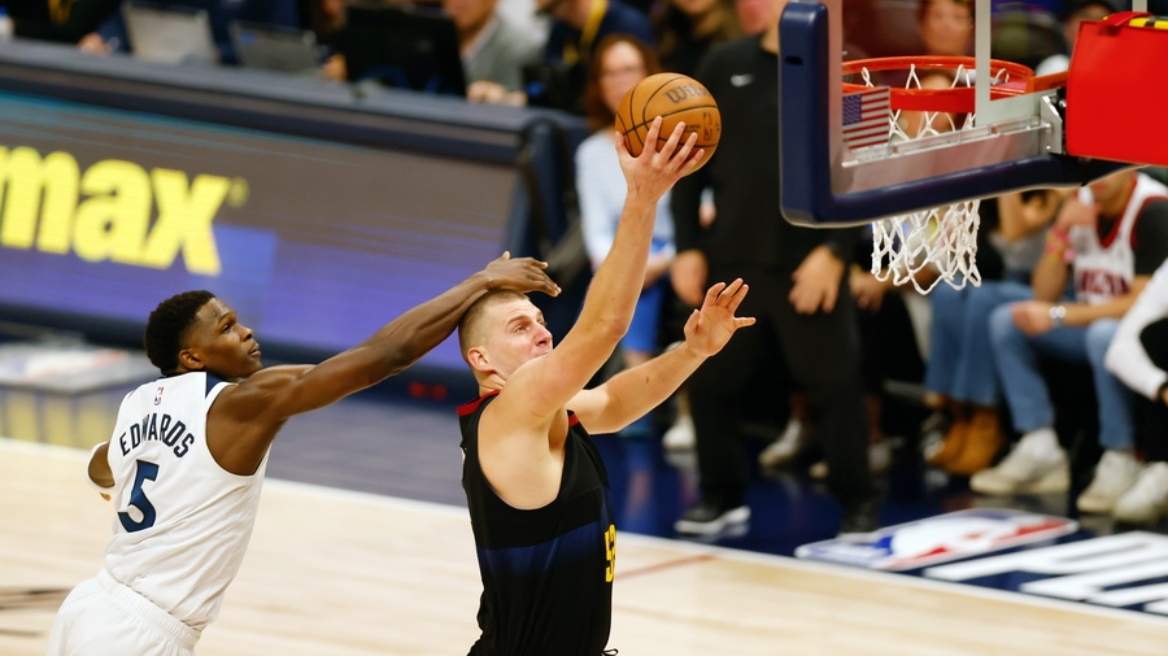 ΝΒΑ: Μυθική εμφάνιση του Γιόκιτς με 61 πόντους και triple double, αλλά ήττα των Νάγκετς με 139-140 από τους Τίμπεργουλβς