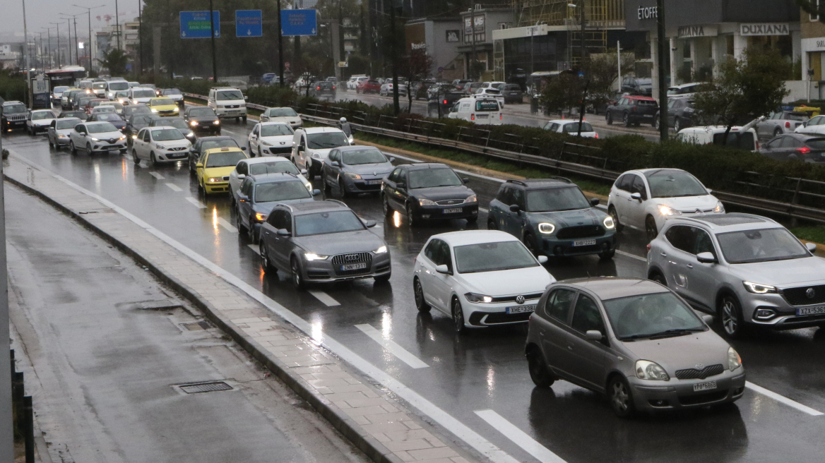 Κίνηση στους δρόμους τώρα live: Πού έχει μποτιλιάρισμα τώρα