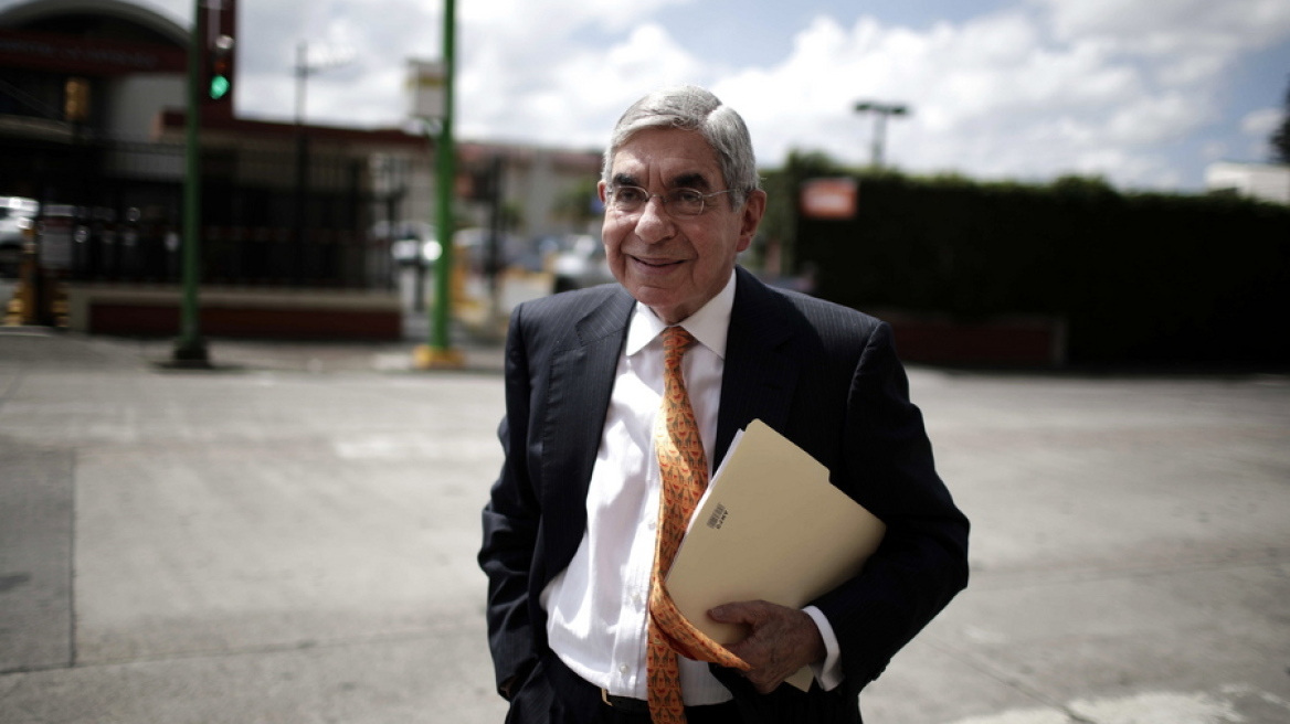 Η Ουάσιγκτον ανακάλεσε τη βίζα του βραβευμένου με Νόμπελ Ειρήνης και πρώην προέδρου της Κόστα Ρίκα, Όσκαρ Άριας