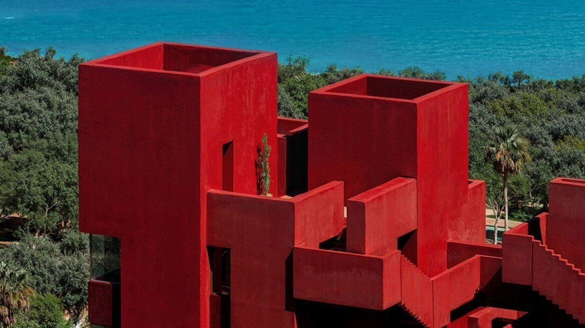 Red Sol: Το κόκκινο ξενοδοχείο της αλβανικής Ριβιέρα