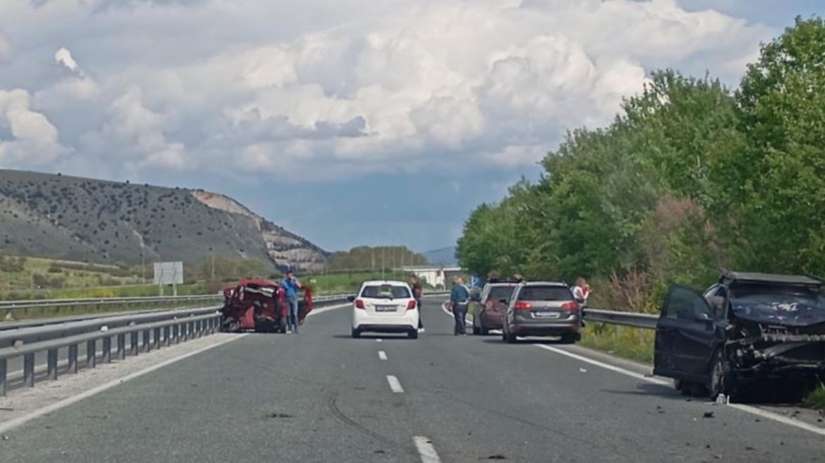 Τροχαίο ατύχημα στην εθνική οδό Λάρισας – Τρικάλων, με τρεις τραυματίες