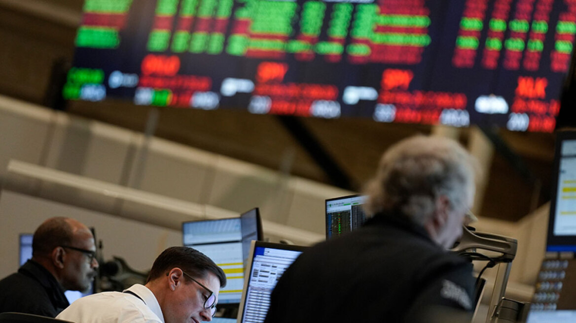 Βαρύ κλίμα στη Wall Street με φόντο την αγορά ιδιωτικών δανείων και το Ιράν

