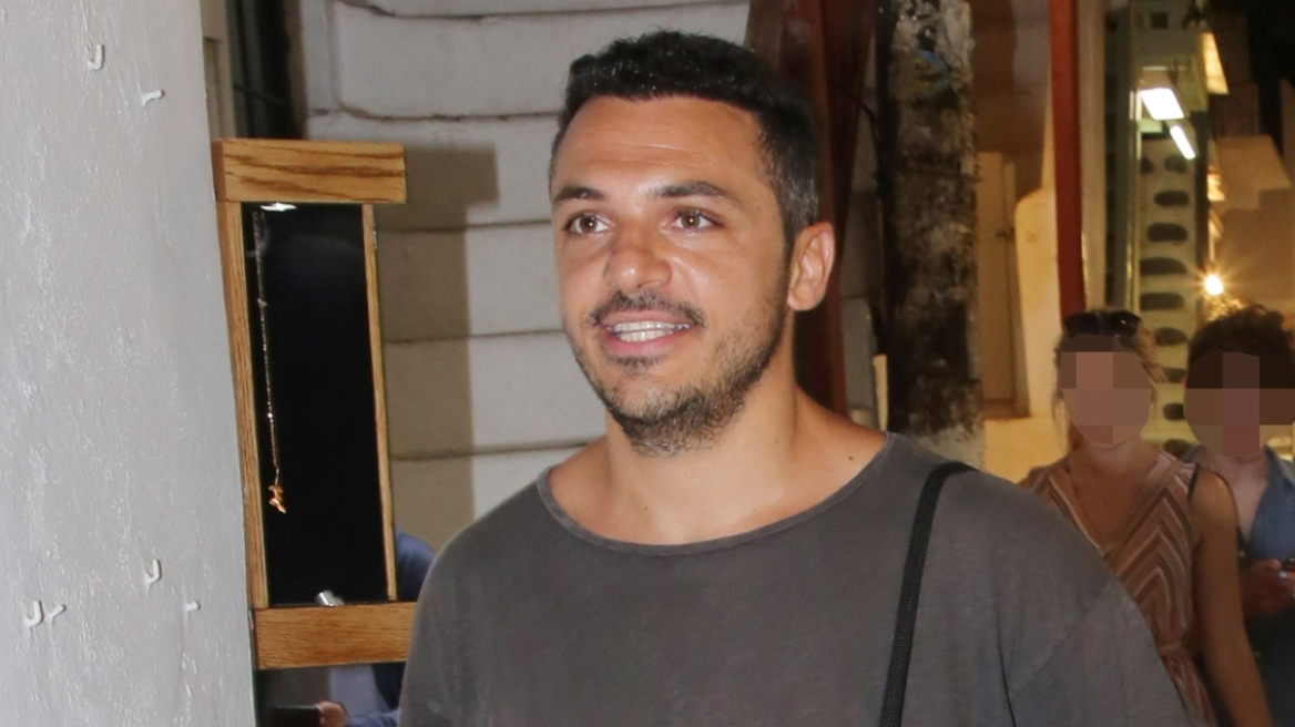 Κώστας Δόξας: Εγώ τράβηξα τις φωτογραφίες με την κόρη μου πάνω στο μηχανάκι της μητέρας της χωρίς κράνος
