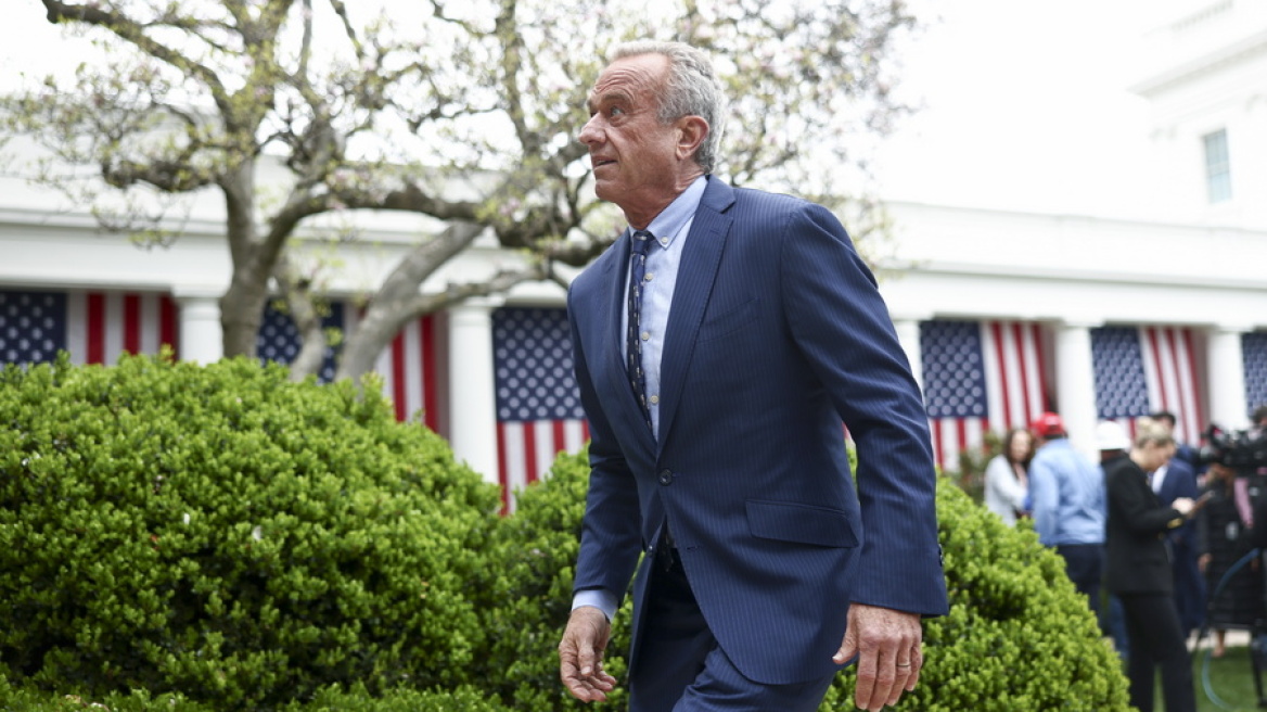 Ο Κένεντι ισχυρίζεται ότι αντιεμβολιαστές γιατροί «θεράπευσαν 300 παιδιά με ιλαρά»