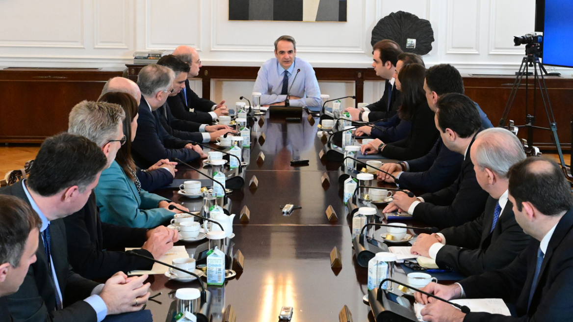 Η κυβέρνηση αναζητεί «πυξίδα» στη θύελλα των δασμών - Συνεδριάζει το ΚΥΣΟΙΠ υπό τον Μητσοτάκη