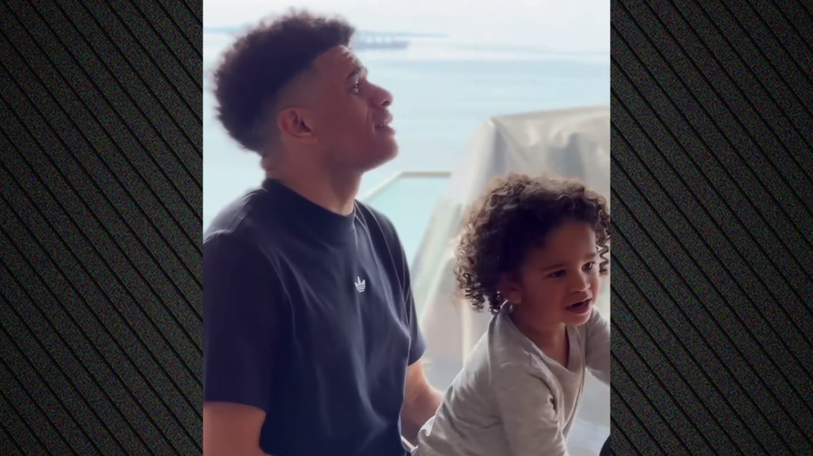 Ο Τάισον τραγουδάει Φέρρη και ο γιος του χορεύει - Δείτε βίντεο