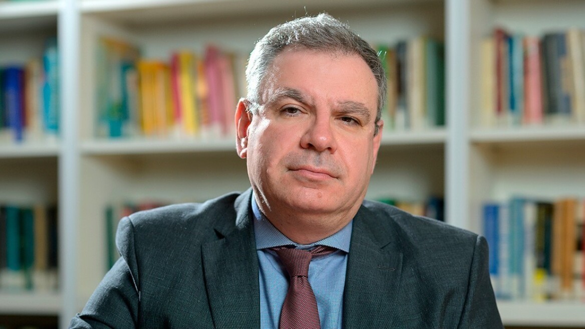 «Καμπανάκι» από το ΙΟΒΕ για τους κινδύνους παρατεταμένης αβεβαιότητας στην οικονομία