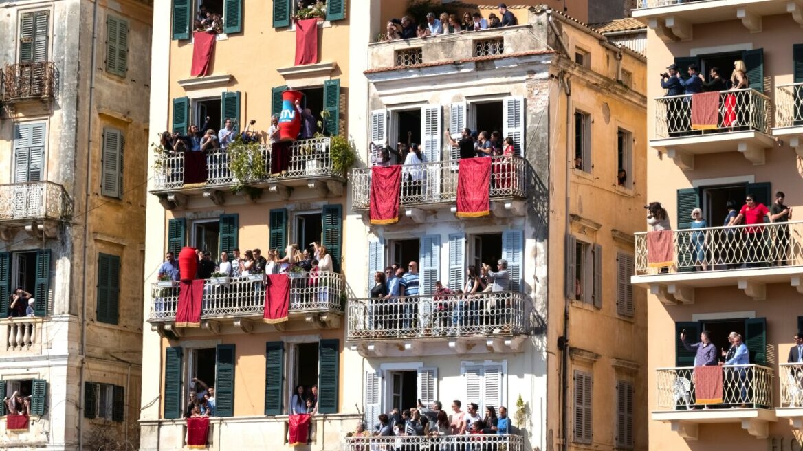 Πάσχα στην Ελλάδα: 3 προορισμοί για να ζήσετε την αυθεντική εμπειρία του