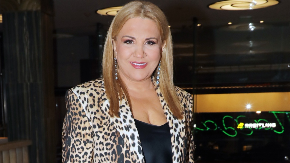 Η Δέσποινα Μοιραράκη έδειξε το μονόπετρο που της είχε κάνει πρόταση γάμου ο εκλιπών σύζυγός της 