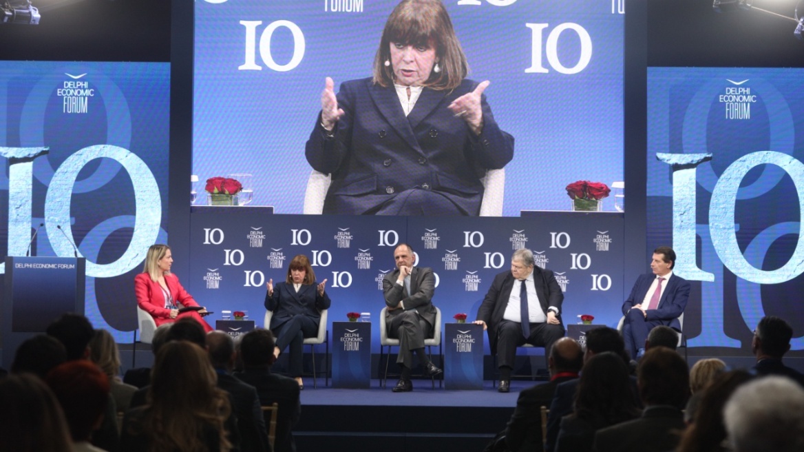 Διαφορετικές προσεγγίσεις για την ανάγκη ή μη αναθεώρησης του συντάγματος από Σακελλαροπούλου, Γεραπετρίτη, Βενιζέλο, Δελλή 