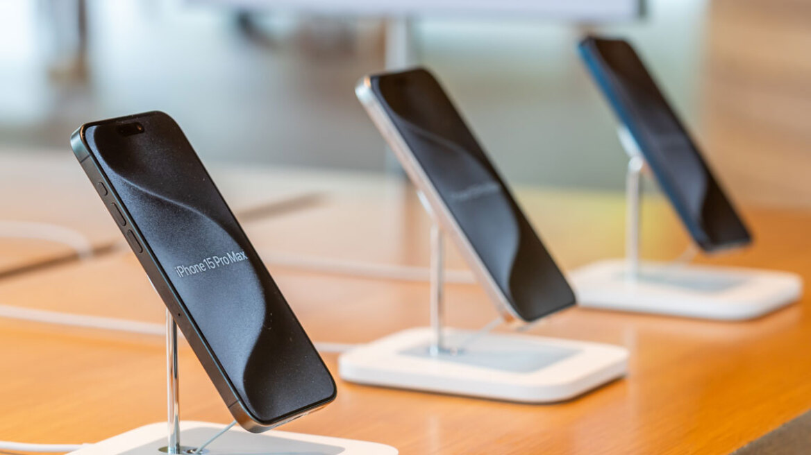 Δασμοί Τραμπ: Πόσο θα κόστιζε ένα iPhone αν η παραγωγή του γινόταν στις ΗΠΑ;