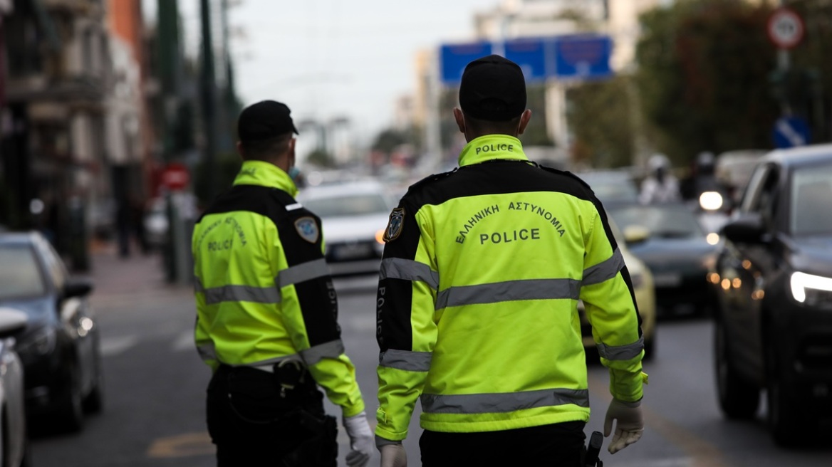 Τροχαίο ατύχημα στη λεωφόρο Συγγρού  - Εμπλέκεται αυτοκίνητο και μηχανή