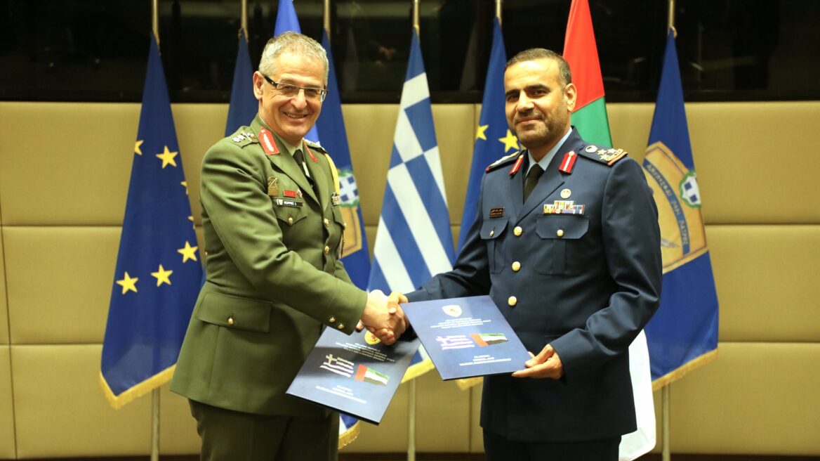 Υπεγράφη το πρόγραμμα στρατιωτικής συνεργασίας Ελλάδας - Ηνωμένων Αραβικών Εμιράτων για το 2025