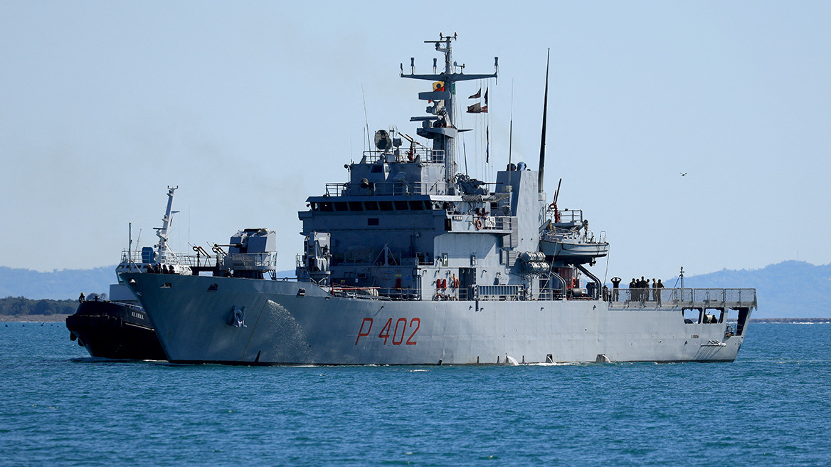 Το ιταλικό Πολεμικό Ναυτικό μεταφέρει 40 παράνομους μετανάστες στην κλειστή δομή του Γκιαντέρ, στην Αλβανία