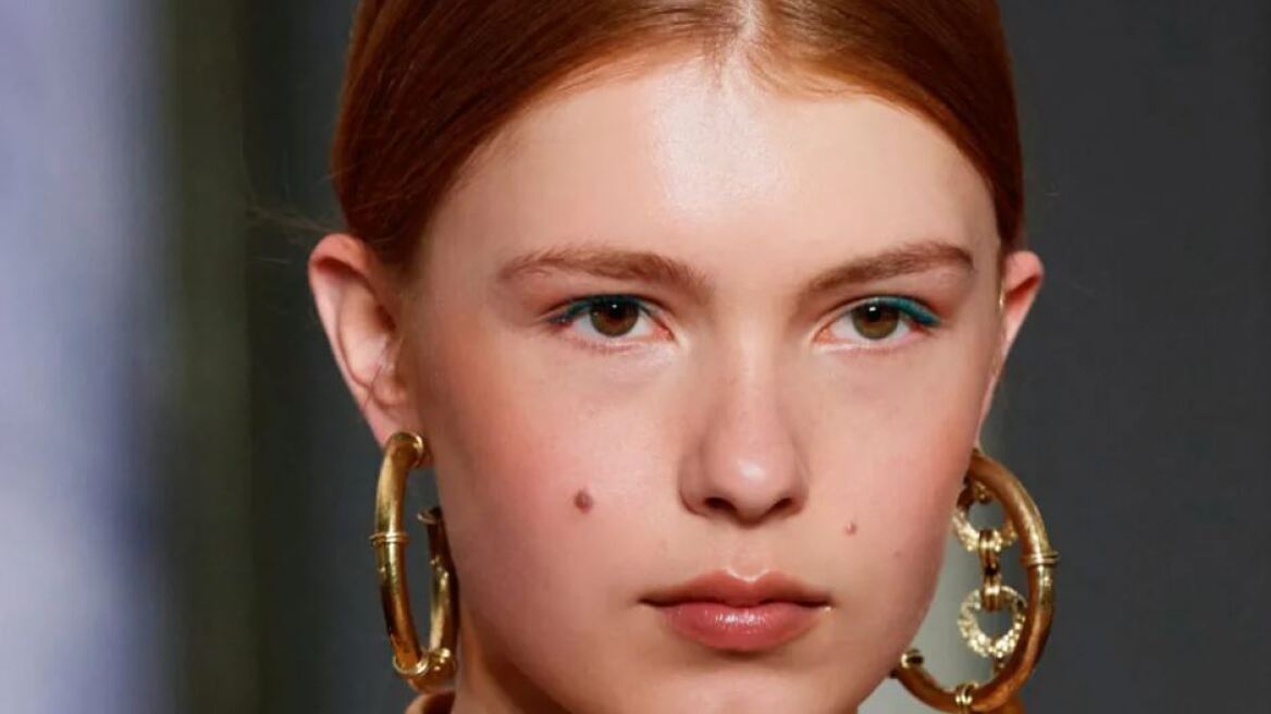 Το τρικ με τη μάσκαρα να κάνετε πιο fun ένα μακιγιάζ