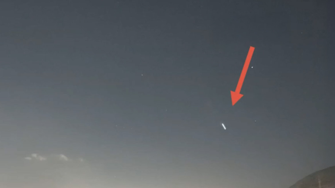Βίντεο: Η στιγμή που μετέωρο φωτίζει τον ουρανό στην Αττική - Η ανάρτηση του Θοδωρή Κολυδά