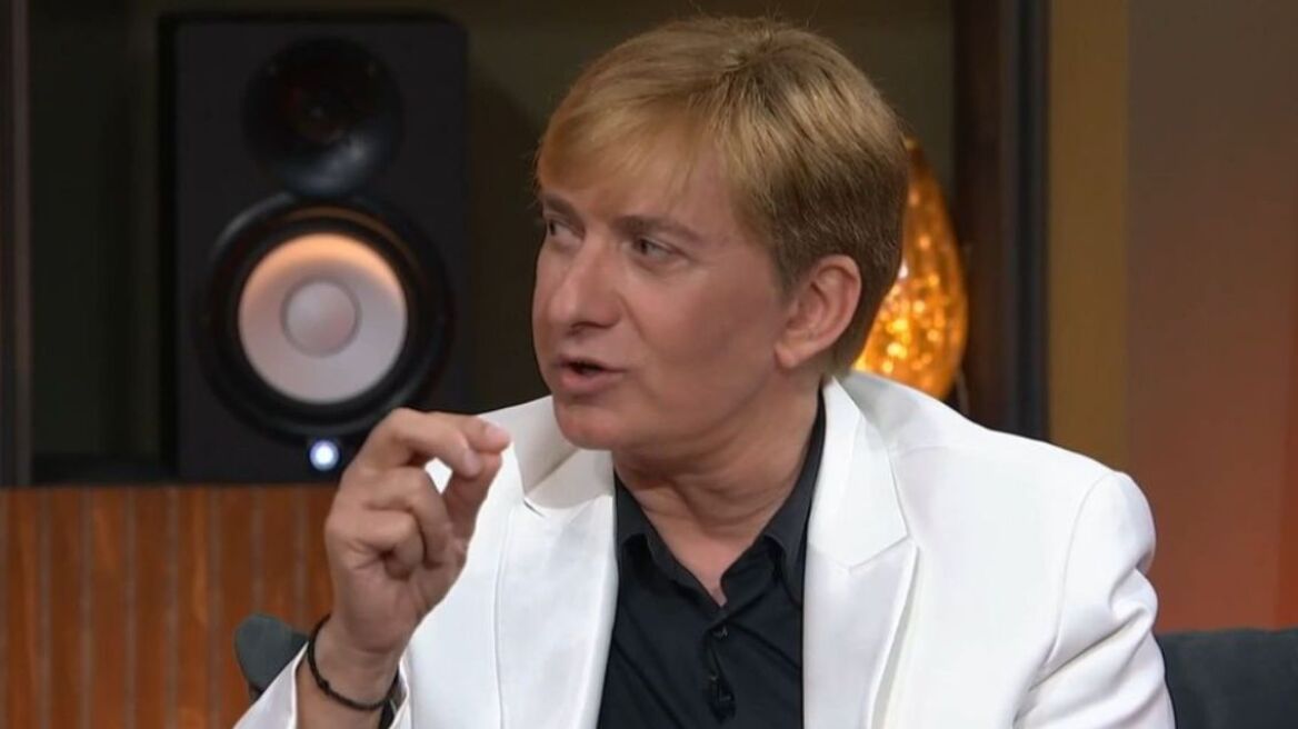 Ο Μάκης Δελαπόρτας διηγείται μια άγνωστη ιστορία για τον Δημήτρη Παπαμιχαήλ και την ταινία «Η Αλίκη στο ναυτικό» - Δείτε βίντεο