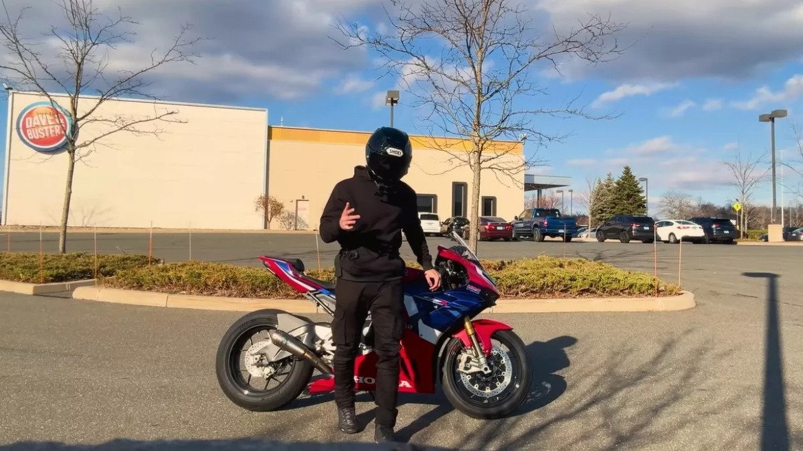 Έτρεχε με 305 χλμ./ώρα - Τον βρήκαν από το YouTube! (video)