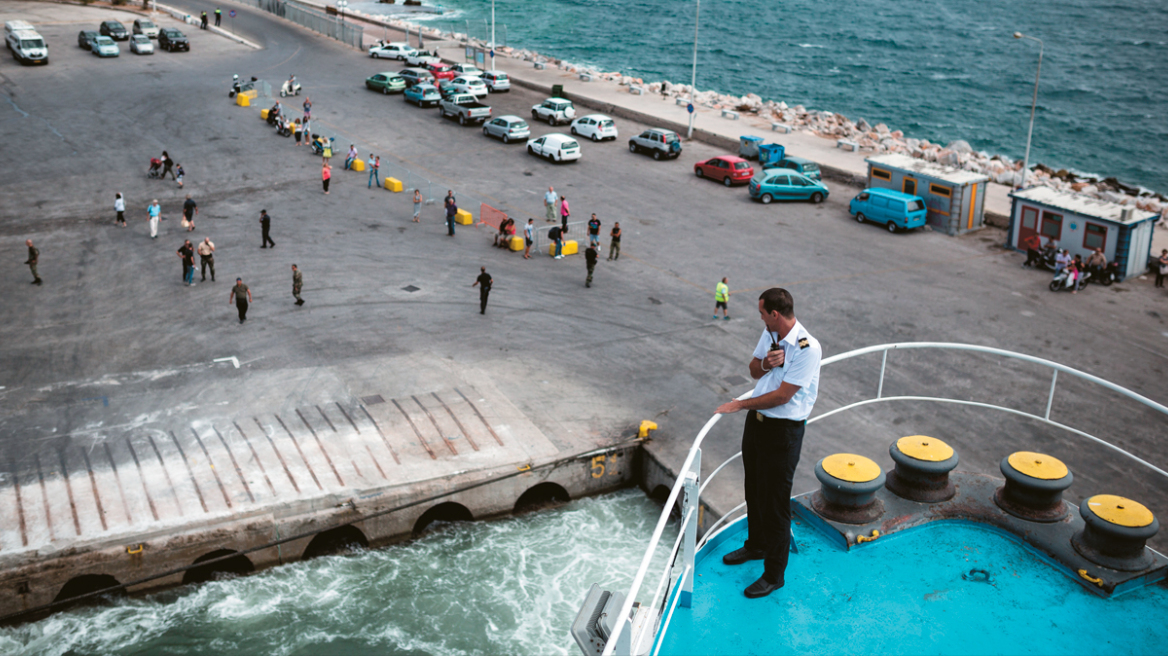Έρευνα για την ελληνική ναυτιλία: Από τους 120.000 του ’70 έμειναν 25.540 σήμερα