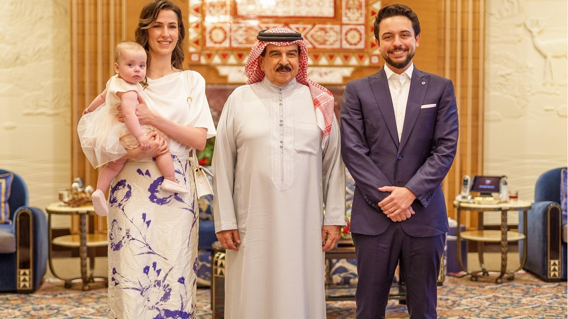 Η οκτώ μηνών πριγκίπισσα Ιμάν της Ιορδανίας έκανε την πρώτη της εμφάνιση στο Μπαχρέιν