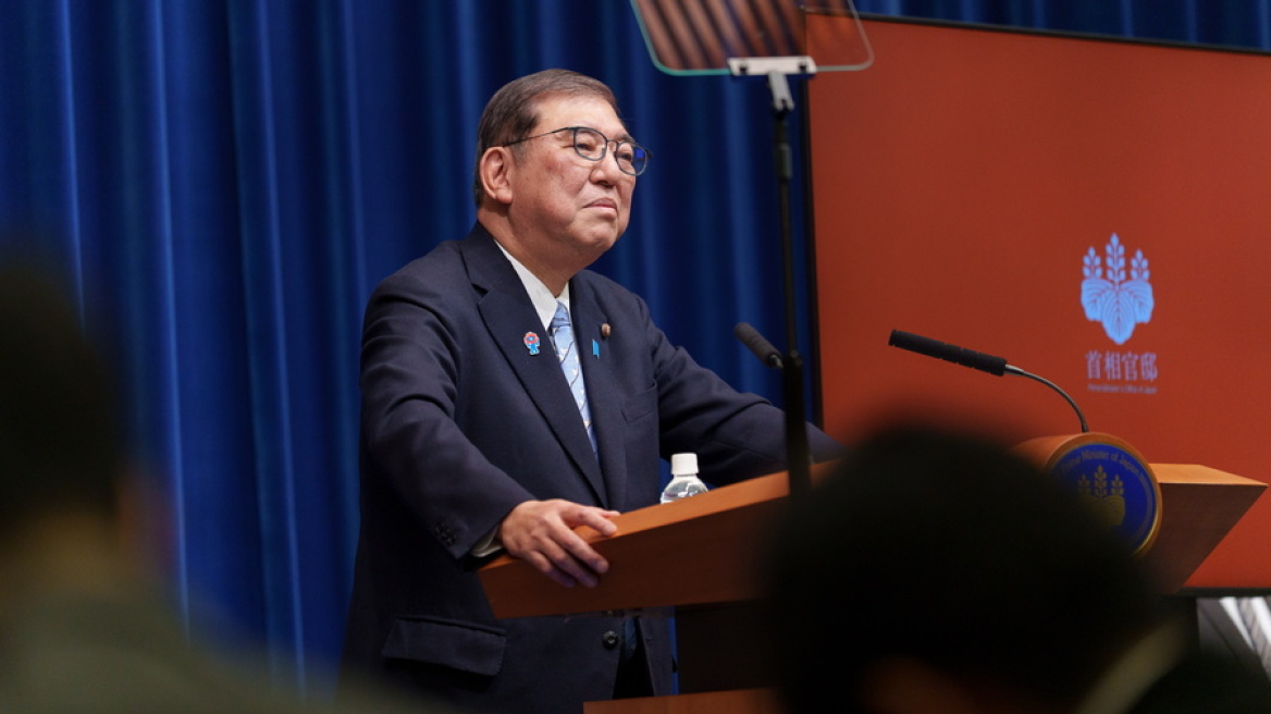 Ο Ιάπωνας πρωθυπουργός διαψεύδει πως σκοπεύει να παραιτηθεί μετά την εκλογική του ήττα στην άνω Βουλή