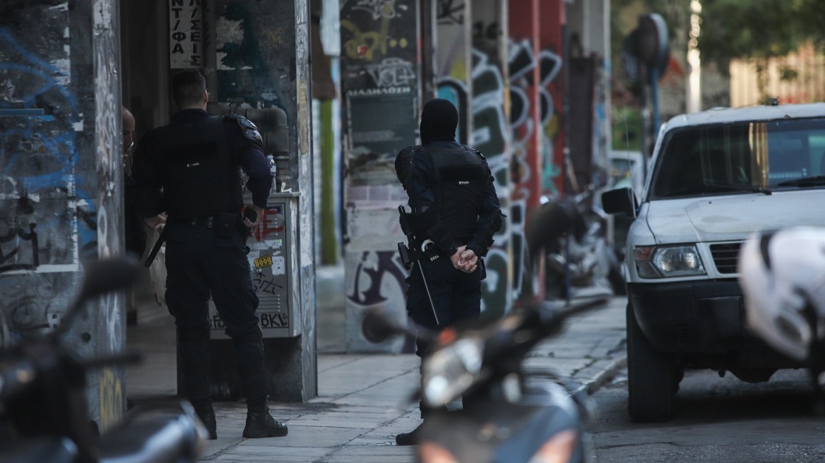 Εξάρχεια: Επιχείρηση της ΕΛΑΣ για εκκένωση κτηρίου υπό κατάληψη