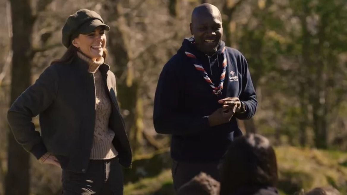 H Kέιτ Μίντλετον συνδύασε πουλόβερ με skinny jeans και το αγαπημένο της baker boy hat