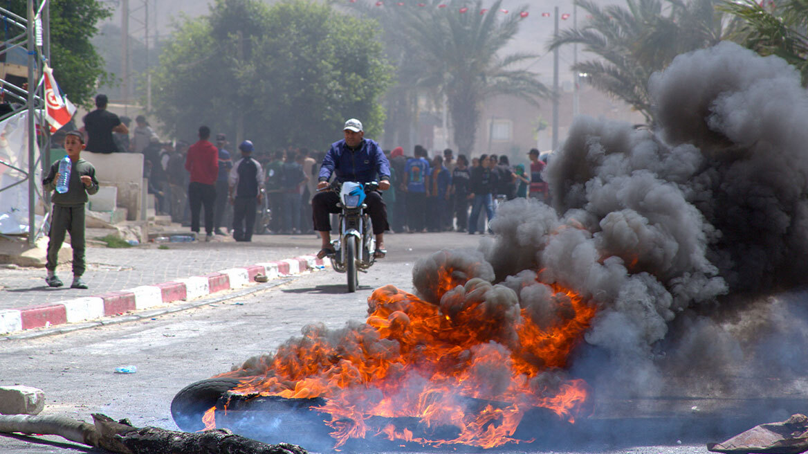 Οργή στην Τυνησία - Τρεις  μαθητές νεκροί,  καταπλακώθηκαν από τοίχο στο σχολείο τους 