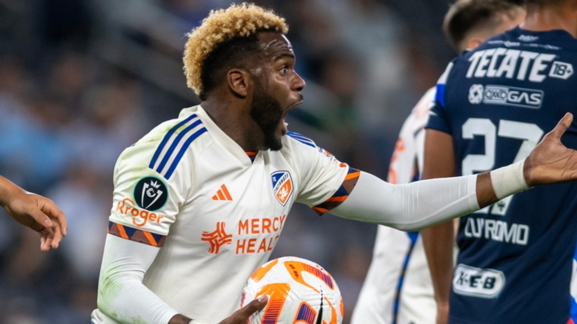 Ααρόν Μπουπεντζά: Ο ποδοσφαιριστής που «συνδέθηκε» με ΑΕΚ και ΠΑΟΚ σκοτώθηκε πέφτοντας από τον 11ο όροφο στην Κίνα