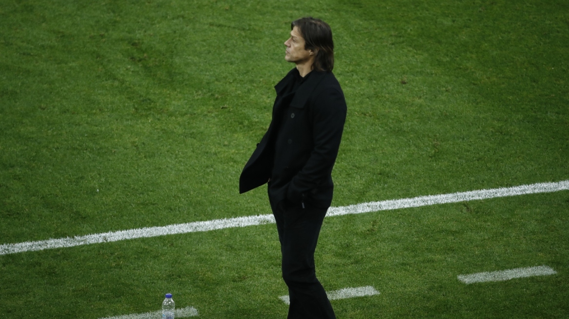 Ματίας Αλμέιδα: Απαλλάχθηκε για το περιστατικό με τον Κάρμο - Δεν θα είναι στον πάγκο στο επόμενο ματς με τον Ολυμπιακό