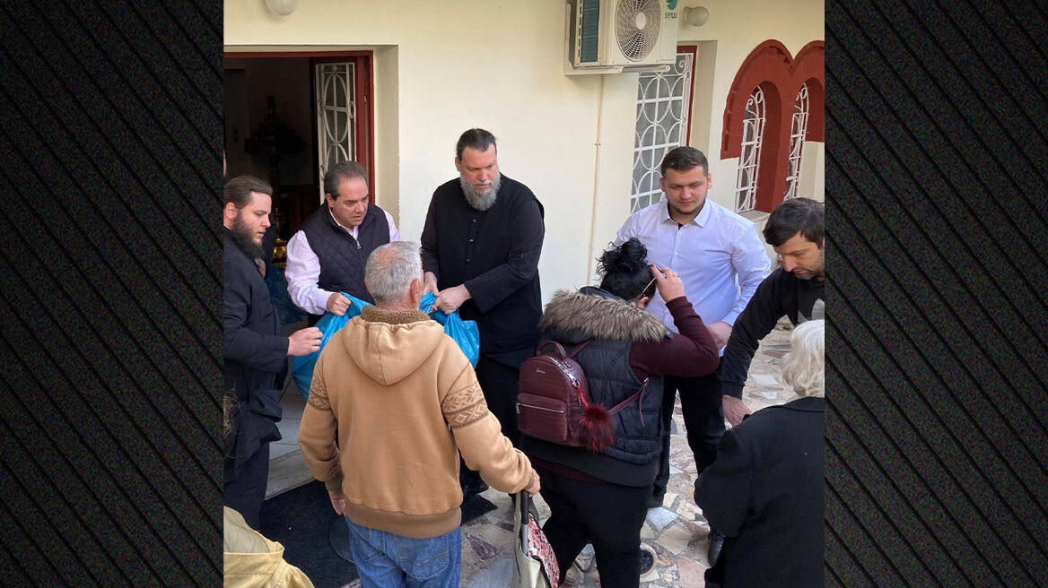 «Δέματα αγάπης» σε 500 οικογένειες από τον Μητροπολίτη Νέας Ιωνίας κ. Γαβριήλ