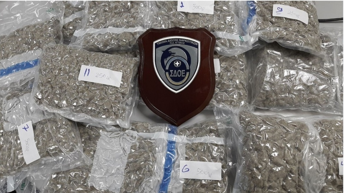 «Delivery» κάνναβης: Πώς το ΣΔΟΕ «παρέδωσε» 9 κιλά σε δέματα με λάδι καρύδας