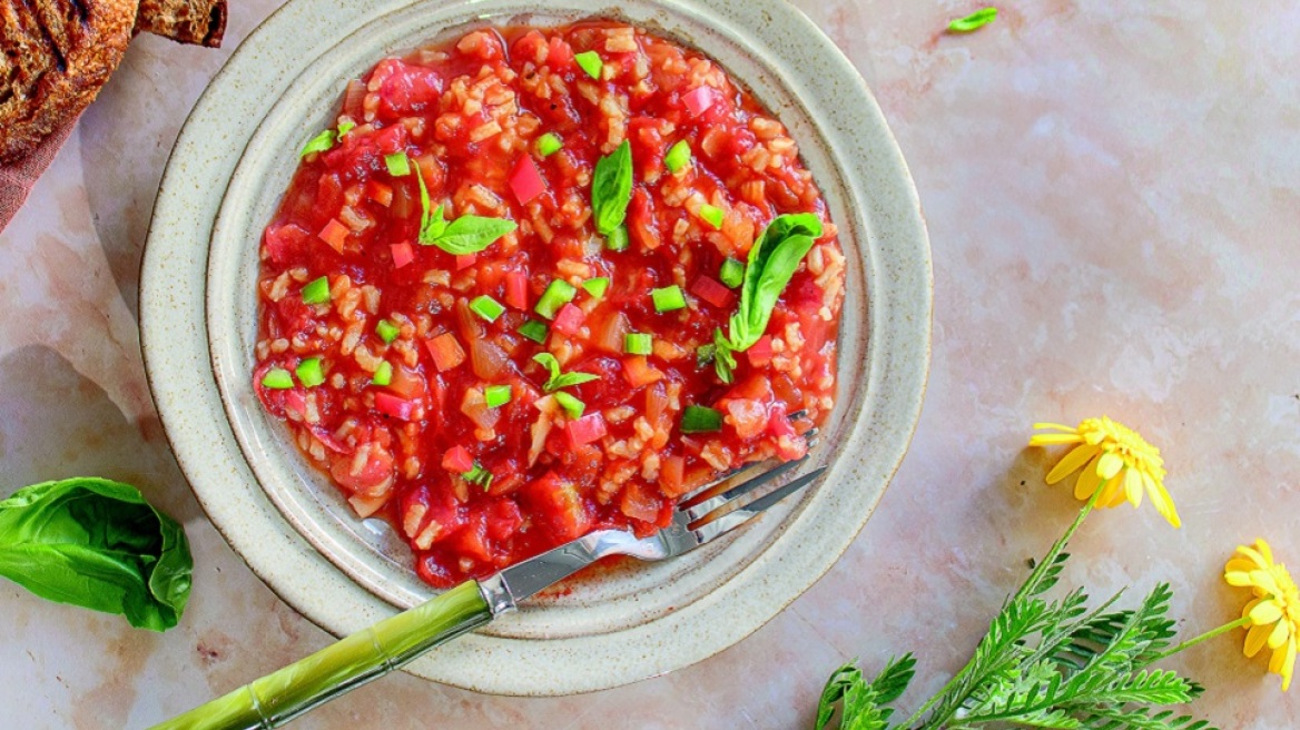 Πασχαλινό ημερολόγιο 2025: Έθιμα και 5 συνταγές για τη Μεγάλη Παρασκευή