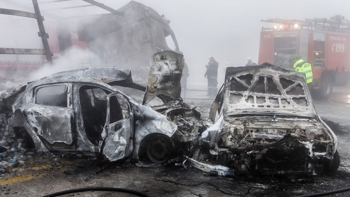 Δεν υπάρχουν ίχνη φρεναρίσματος του φορτηγού στο οδόστρωμα - Πώς έγινε το τροχαίο στα διόδια της Εγνατίας Οδού