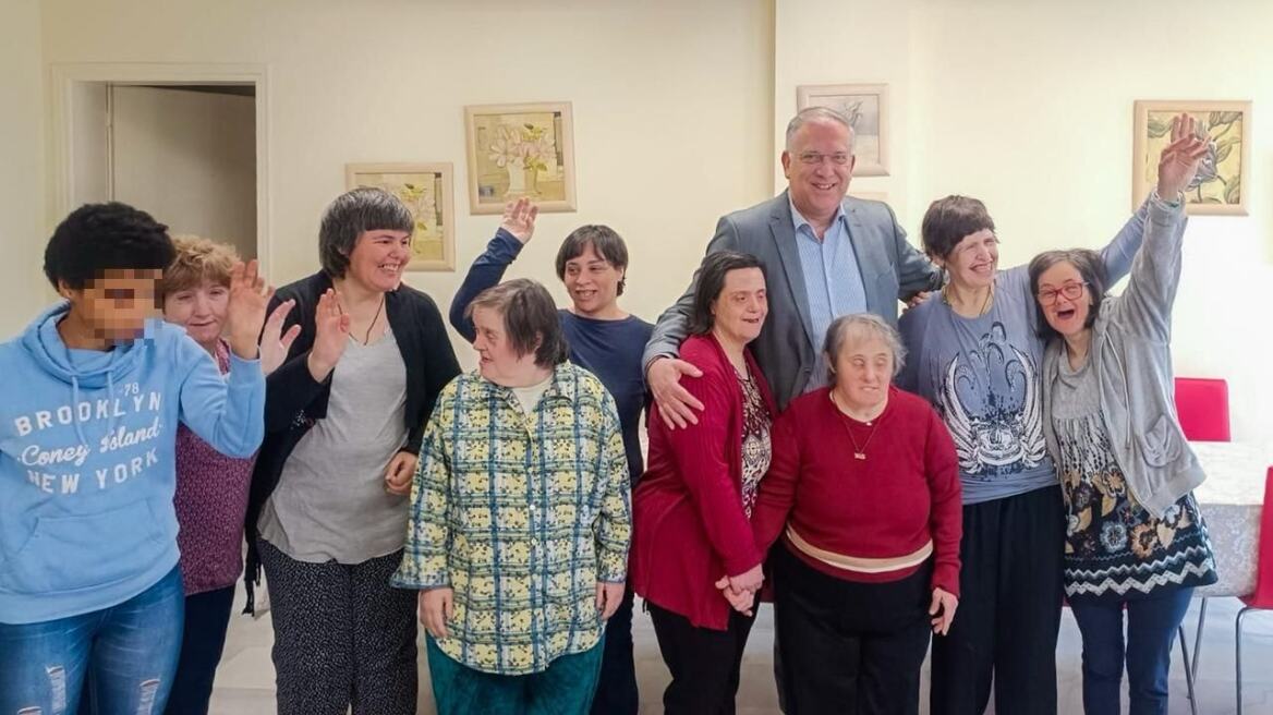 Το Ίδρυμα «Μαρία Κόκκορη» στη Γλυφάδα επισκέφθηκε ο υπουργός Ανάπτυξης Τάκης Θεοδωρικάκος