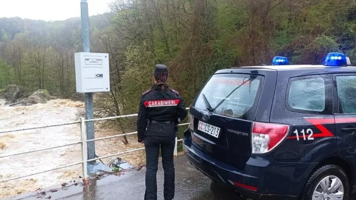 Κύμα κακοκαιρίας πλήττει τη βόρεια Ιταλία - Πνίγηκε ένας 92χρονος, υπερχείλισαν ποτάμια, κατέρρευσε γέφυρα στο Πεδεμόντιο